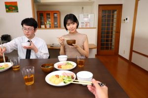 梅田みなみ独占VR：夫に隠れた人妻の時短中出しセックス｜8K辱め作品（urvrsp00542）エロ動画
