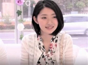 顔出しMM号　夫婦限定！旦那だけが知らない。VRに夢中で周りが見えない夫の真横で迫られる興奮で、巨根と激しいピストンで濡れた人妻マ○コを連続射精! 池袋にて