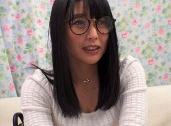 パンツルックのメガネ美人妻！ナカ出し12発！極上濃厚ナンパセックス