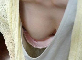 こんなピンクの乳首見たことない」！近所の人妻の浮き出たブラ乳首に即勃起した私、七海ティナ。