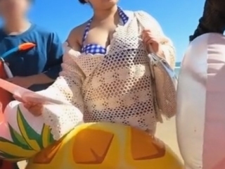 〖素人ナンパ〗うわっ 乳でっかぁ~ 友達同士で相互マッサージ 我慢できずにドピュッとなか出し