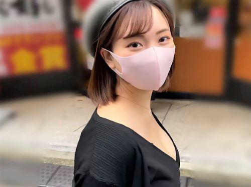 【奥様】ミニスカと下乳見えるレースクイーン衣装に着替えたデカ尻スレンダー人妻に乳首責め乳首舐めヤッてみたらオナニーしだした