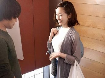 『絶対に3cmだけだよ…』久しぶりに再会した幼馴染と悪ふざけ…ドエロ誘惑するえろたわわなおっぱいな他人妻妖艶の誘惑に我慢限界のナカ出し浮気