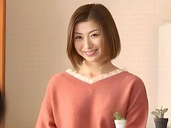 ＜友達の母＞息子の同級生にNTRされたスケベ貧乳な奥様熟熟女！若きデカチンの追撃ピストンに狂い羞恥なデカ尻騎乗位で浮気堕ち…