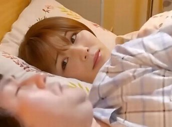 ＜連続ザーメン発射×連続生挿入＞性欲旺盛なえろ貧乳若妻の浮気ドラマ！ヤリマンビッチな主婦がドS痴女なデカ尻騎乗位で…＜痙攣電マ＞