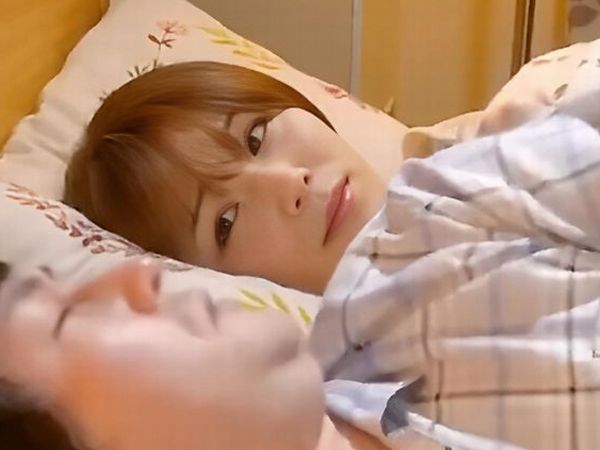 ＜連続ザーメン発射×連続生挿入＞性欲旺盛なえろ貧乳若妻の浮気ドラマ！ヤリマンビッチな主婦がドS痴女なデカ尻騎乗位で…＜痙攣電マ＞