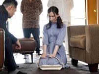 『逃さねぇぞ…』旦那の身代わりの鬼畜調教で”4”連続生嵌め！肉便器となったスケベ貧乳な奥様妖艶が強姦凌辱輪〇で屈辱の痙攣