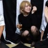 法事で再会した同級生に泥酔させられレ〇プされる金髪ぎゃる！酔わされたぎゃる妻が回されて乱痴気なか出し ダブルピースでスマホ撮影される